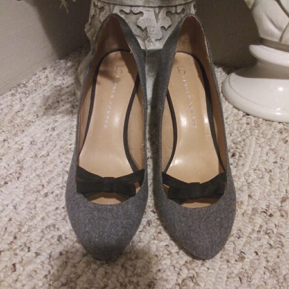 EUC LC Lauren Conrad Ella Grey Flannel Pumps